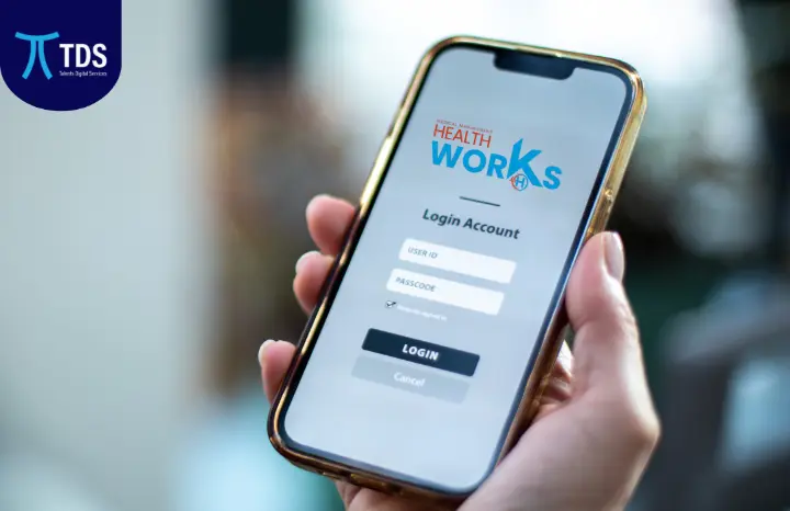 شاشة تسجيل الدخول لتطبيق Health Works على الهاتف المحمول للوصول السريع إلى النظام الطبي