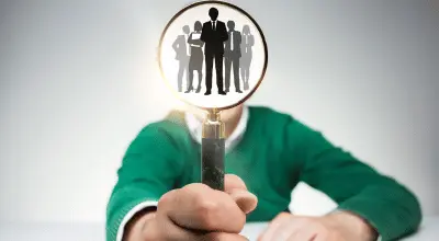 Odoo HR - Recruitment Odoo HR’s recruitment tools are designed to handle the complexities of hiring in Saudi Arabia. The system allows you to set up custom recruitment pipelines